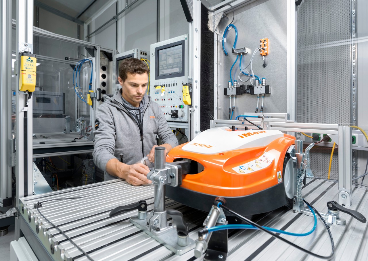STIHL Tirolin katolla sijaitseva iMOW-testialue on 3 000 neliömetrin laajuinen.